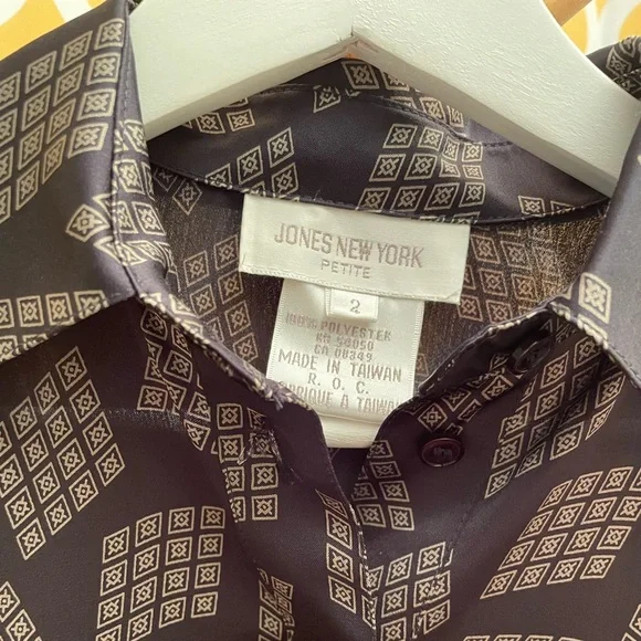 Chic Patterned Blouse - Picture 3 of 3